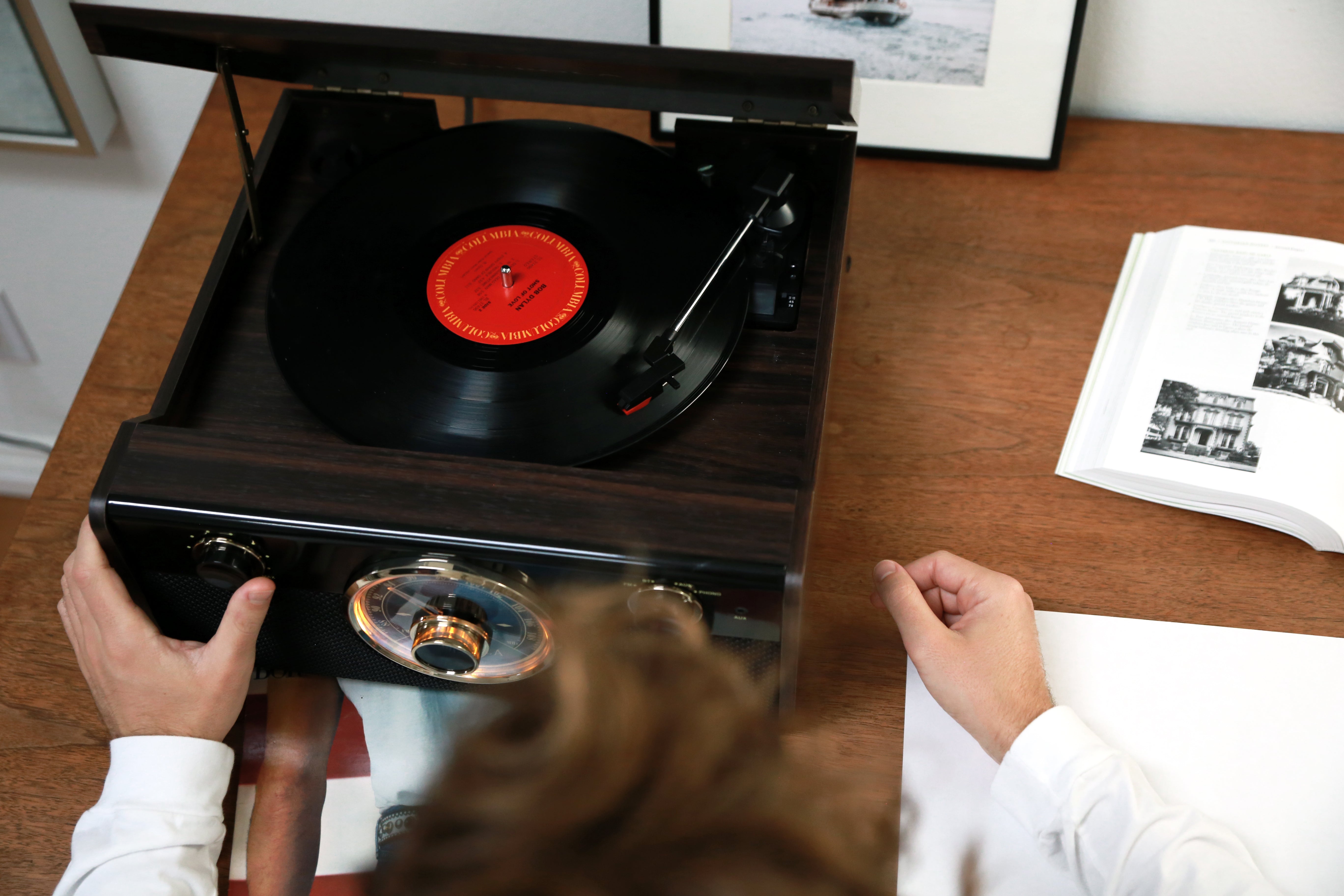 How to Hook Up a Turntable to Speakers | Victrola